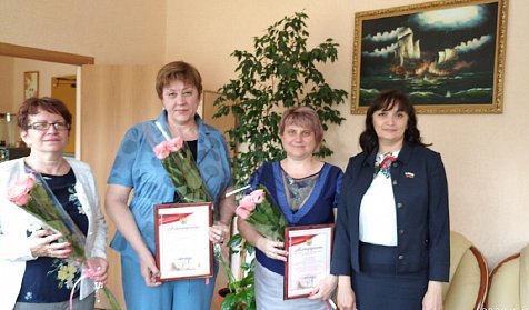Оксана Набатчикова поздравила педагогов